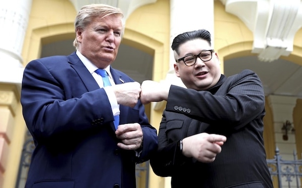 Kiutasították Hanoiból a Kim-hasonmást, a Trump-imitátor maradhatott