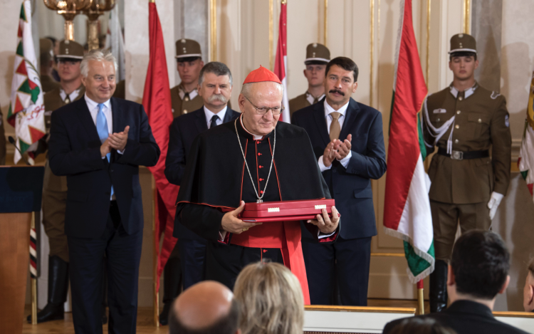 Augusztus 20. - Erdő Péter és Vásáry Tamás vehette át a Szent István Rend díjat