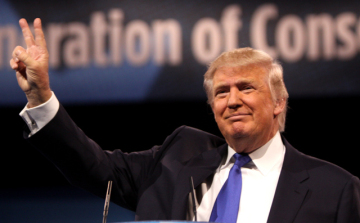 Floridai gyűlésén Donald Trump megerősítette híveinek korábbi ígéreteit
