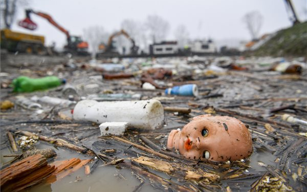 Árad a Tisza felső szakasza, beüzemelték az uszadékszedő láncot