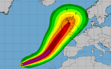 Orkánt és nyarat hoz a Brit-szigetekre Ophelia