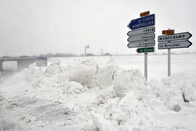 Halálos balesetek a havazás miatt Franciaországban