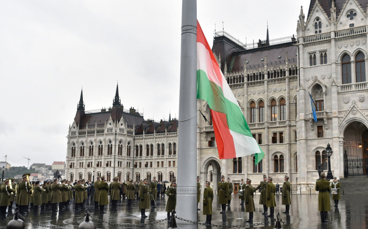 Online is követni lehet az aradi vértanúk központi megemlékezést