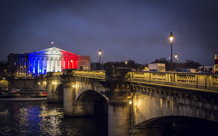 A francia kormány parlamenti szavazás nélkül vezeti be a vitatott nyugdíjreformot