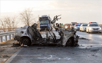 Négyen meghaltak egy balesetben Győrnél