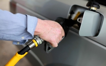 Jelentősen csökken az üzemanyagok ára - a gázolaj már 300 forint alatt