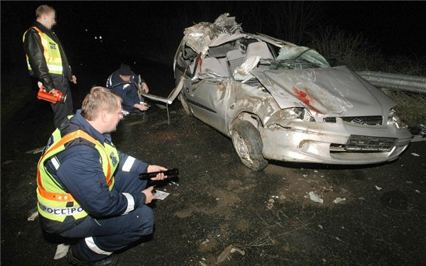 Ketten haltak meg egy balesetben Jászfényszarunál