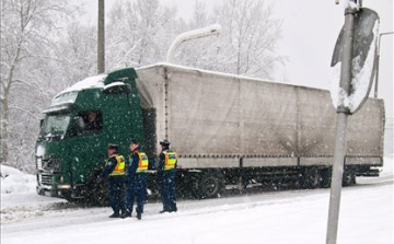 Havazás - Már öt határátkelőnél áll a teherforgalom Győr térségében