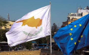 Moody's: egyre valószínűbb, hogy Ciprus távozik az euróövezetből