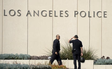 Kaliforniai hajtóvadászat egy volt rendőr után, aki háborút indított volt kollégái ellen