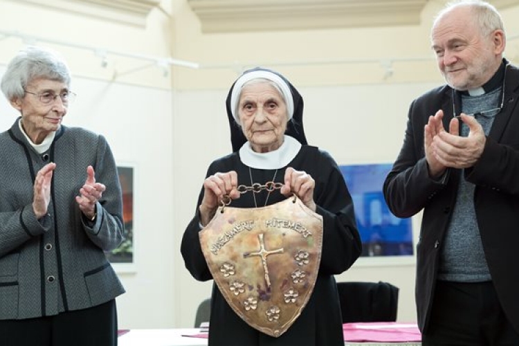Imre Margit Ágota görögkatolikus szerzetes kapta az idei Hit pajzsa díjat