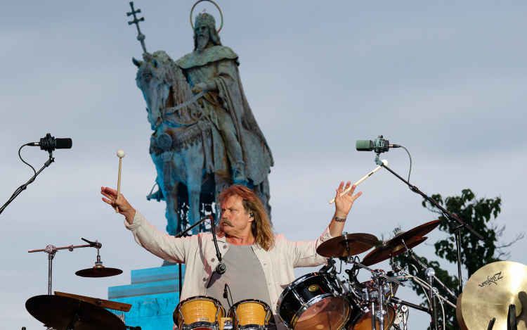 Leslie Mandoki ismét jelentős sporttörténeti zenei projekt élére állt.