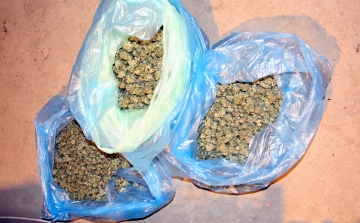 Csaknem 20 kiló drogot foglaltak le egy kozármislenyi férfitől