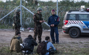 Illegális bevándorlás - Megrongálták Röszkénél a határkerítést