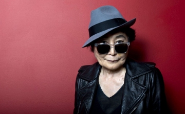 Yoko Ono a békéért csenget