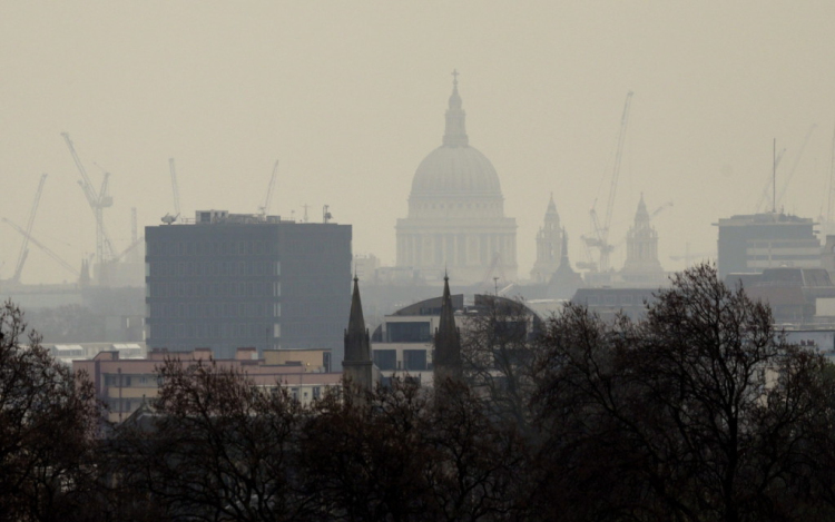 Londonnak lépnie kell a dízelautók légszennyezése miatt